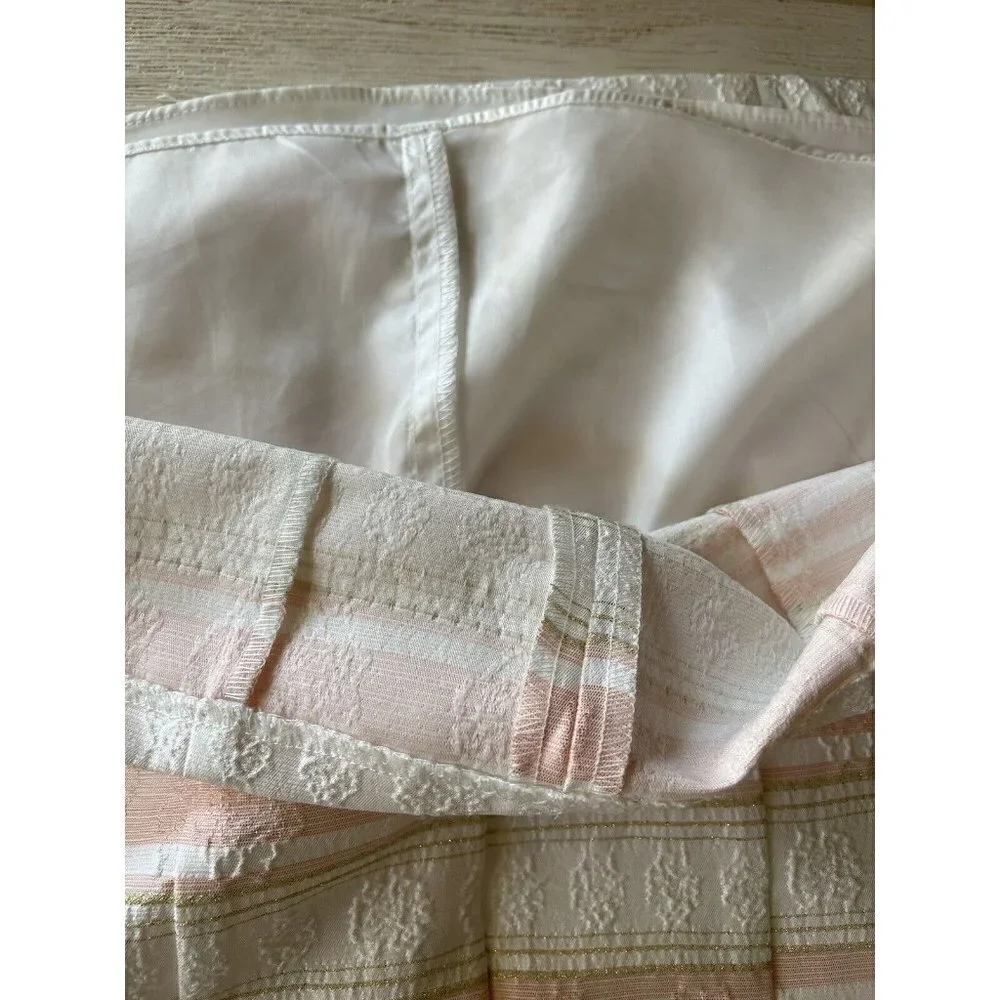 girl dress size 5 Pippa & Julie NWOT Pink White And Gold Embossed Detail…​